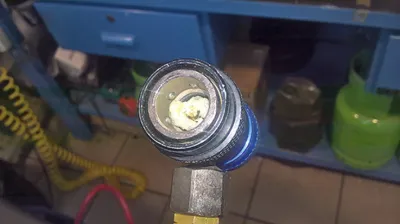 White polymer in the service coupler of an A/C service unit after polymerisation of R1234yf